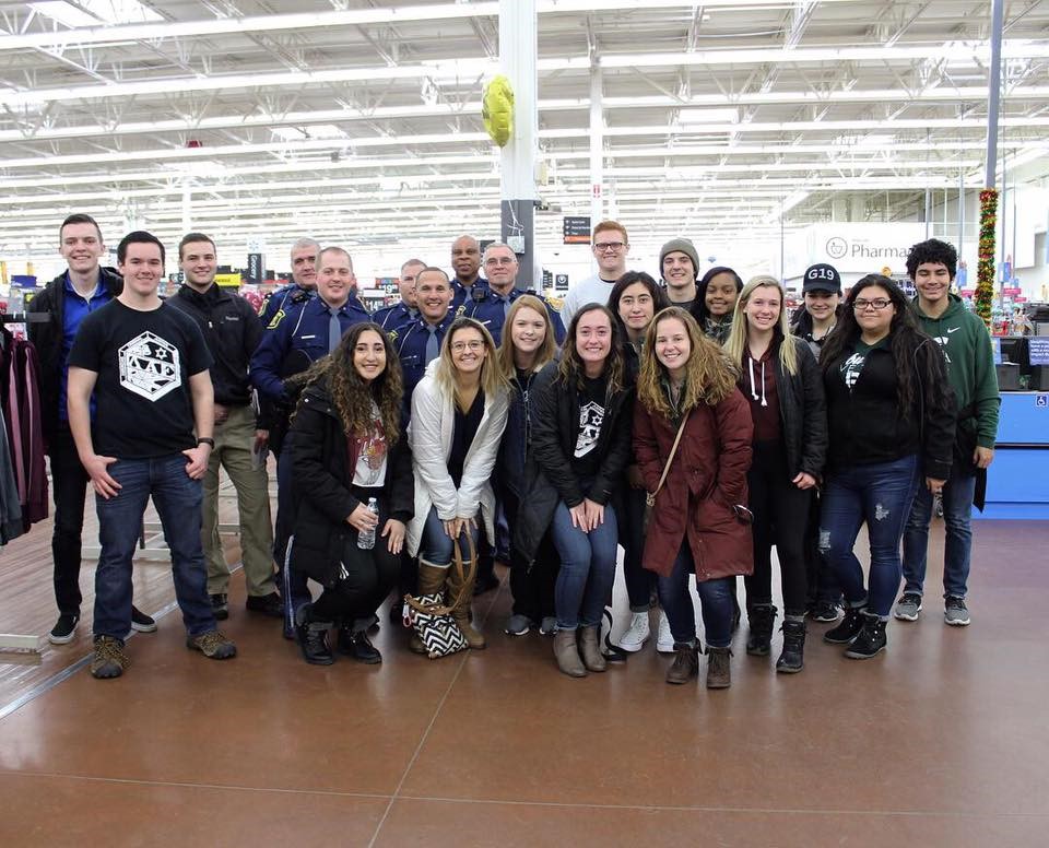 Shop With A Cop Volunteers